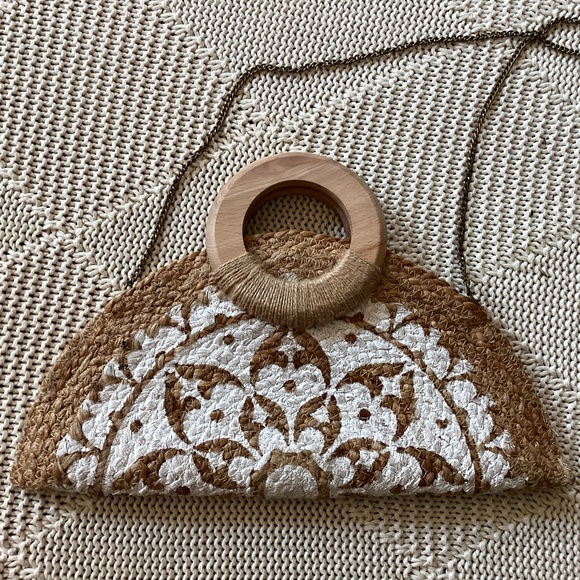 Antik Craft Straw Pia “Taco” Crescent Shape Crossbody Bag - Picture 3 of 7